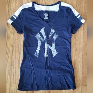 Majestic New York Yankees V-Neck Tee, Size S